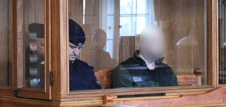 Elbl�g: Ruszy� proces oskar�onego o brutalny atak przy D�browskiego. "Przed s�dem stan�� nie ten cz�owiek"