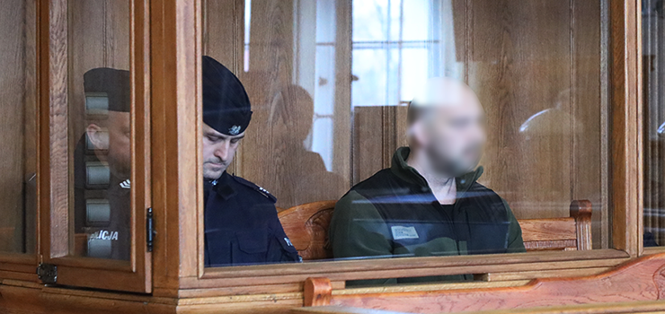 Elbl�g: Ruszy� proces oskar�onego o brutalny atak przy D�browskiego. "Przed s�dem stan�� nie ten cz�owiek"