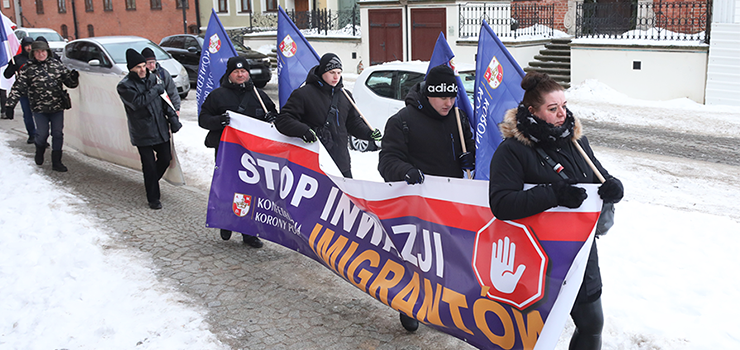 Marsz „Stop inwazji imigrant�w” przeszed� ulicami Elbl�ga. "Spo�ecze�stwo musi by� przygotowane"