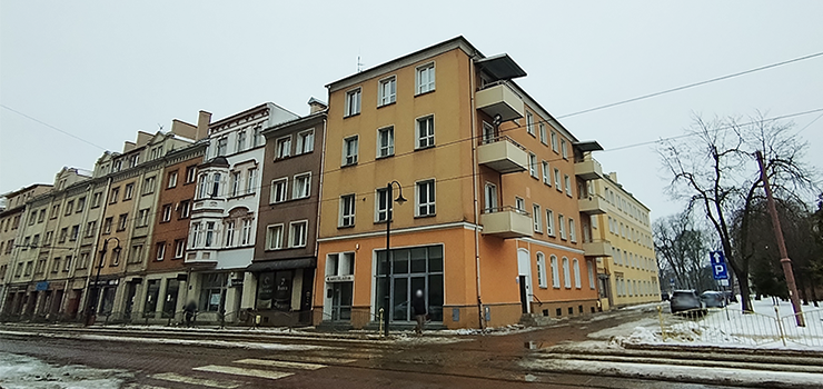 Czarny dym zasnu� ca�� klatk� w kilka minut. Szybka reakcja m�odych ludzi zapobieg�a tragedii