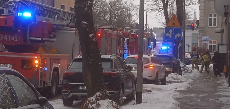 Dym na klatce schodowej. Stra�acy interweniowali przy ul. Mickiewicza