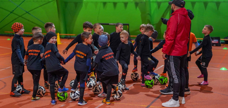 Zapraszamy rocznik 2019 na piłkarską przygodę (wideo)