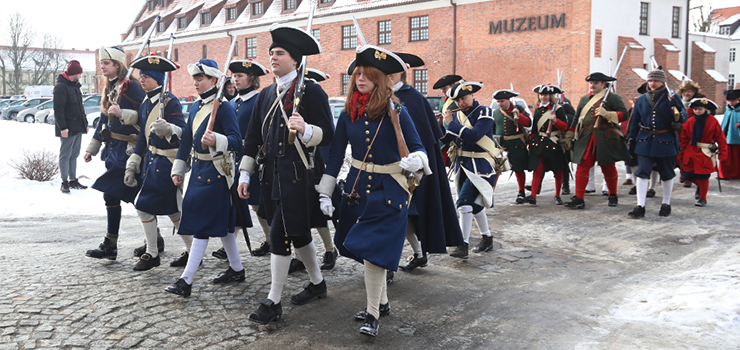 Inscenizacja bitwy, przemarsz i warsztaty. Elbl�g cofn�� si� do 1710 roku (zobacz zdj�cia)