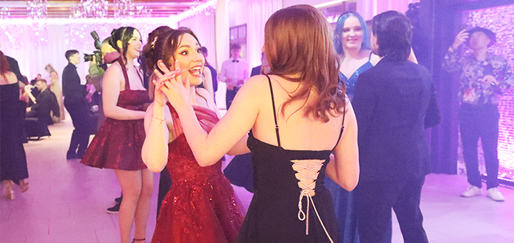 Elbl�g: Ostatnia studni�wka w tym sezonie. Tak si� bawi� maturzy�ci ZSEiO (zobacz zdj�cia)