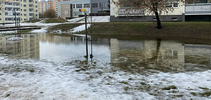 Wydano ostrze�enia meteorologiczne pierwszego stopnia. Alerty dotycz� oblodzenia oraz roztop�w