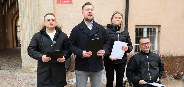 Ruch Narodowy chce doko�czenia dekomunizacji Elbl�ga. Sowieckie symbole znikn� z cmentarza przy Agrykola?