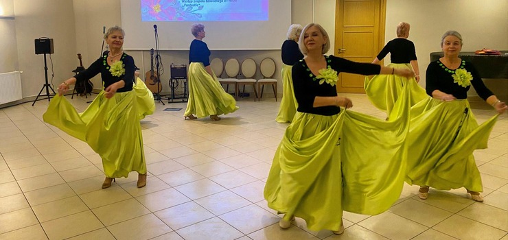 Rado��, integracja i wyst�py. �wi�to kobiet z UTWiON