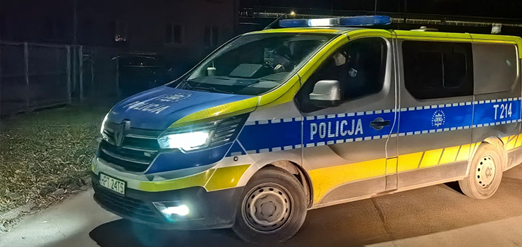 21-latek, pod wp�ywem alkoholu, kopie i rozbija witryn� w jednym z pawilon�w przy ul. Powsta�c�w Warszawskich