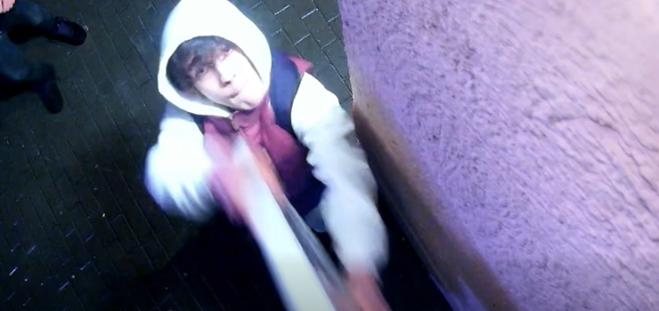 Policja szuka grupy m�odych os�b. Czy ich rozpoznajesz? - film z kamery