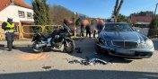 Zderzenia osobowego mercedesa z motocyklem