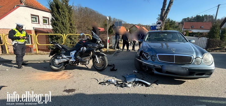 Zderzenia osobowego mercedesa z motocyklem