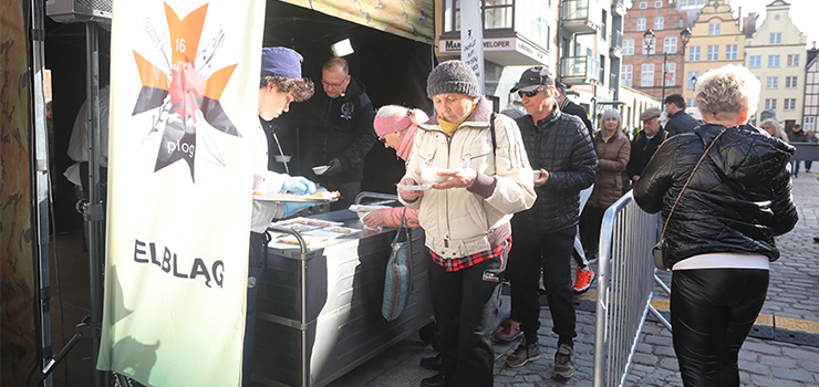 III Elbl�ski Jarmark Wielkanocny. Degustacja wielkanocnych przysmak�w (zdj�cia)