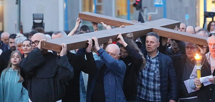 W �rod� ulicami Elbl�ga przejdzie Droga Krzy�owa