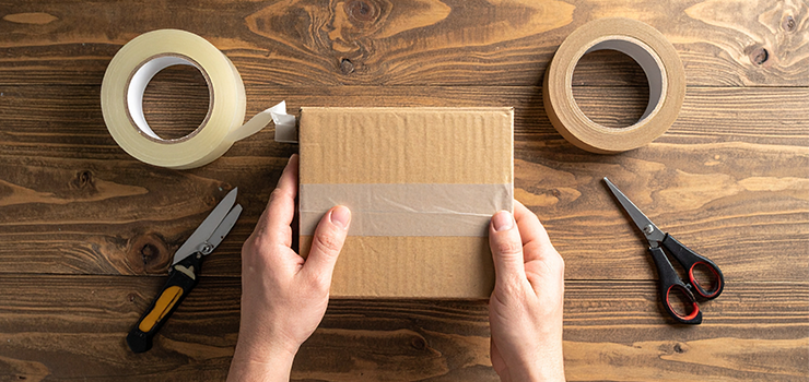 Ta�my pakowe w sklepie internetowym – akrylowa czy papierowa?