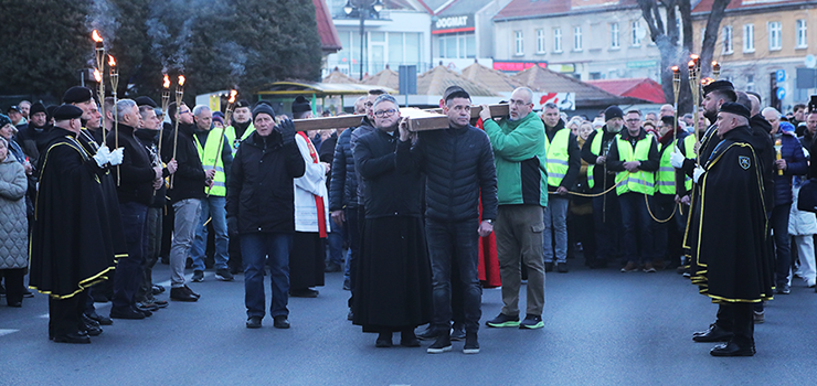 Droga krzyżowa w Elblągu. Ulicami miasta przeszedł tłum wiernych (zobacz zdjęcia!)