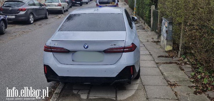 "Parkuj jak cz�owiek, miarka zawsze wygrywa". Stra� miejska napomina kierowc�w