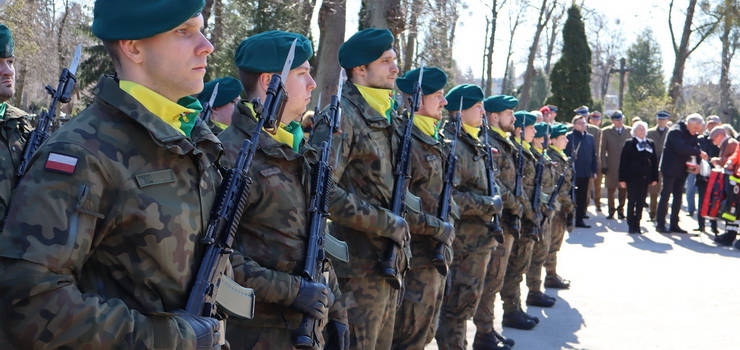 "Oddajemy hołd wszystkim, którzy zginęli 16 lat temu, pokazując, iż wciąż o nich pamiętamy"