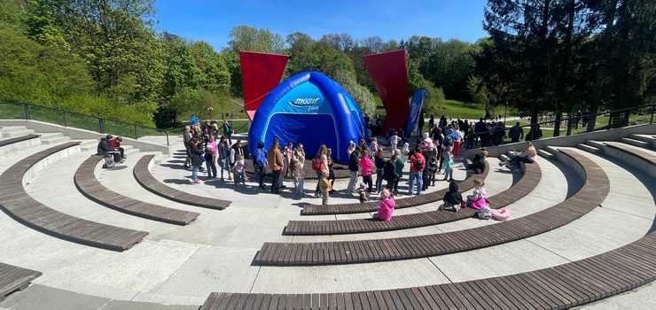 Spacer z map� po Parku Dolinka