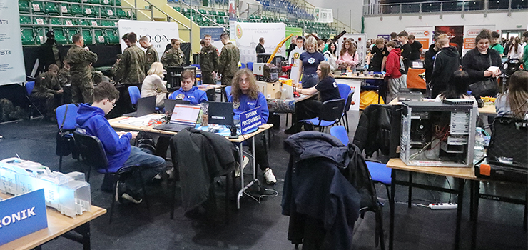 EduElbl�g pe�en m�odzie�y (zobacz zdj�cia)