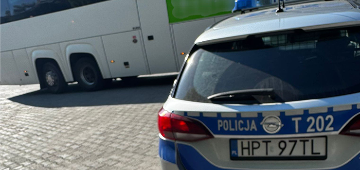 Policjanci z WRD KMP w Elbl�gu wprowadzaj� kontrole autobus�w szkolnych i wycieczkowych