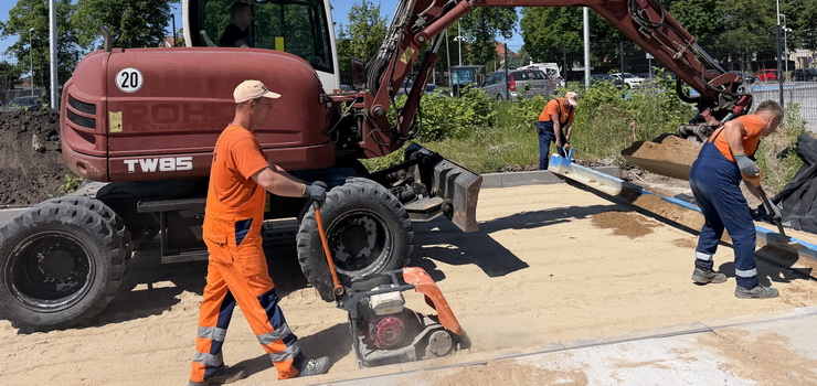 Przy Parku Wodnym Dolinka powstaje parking. "Będzie ok. 100 nowych miejsc"