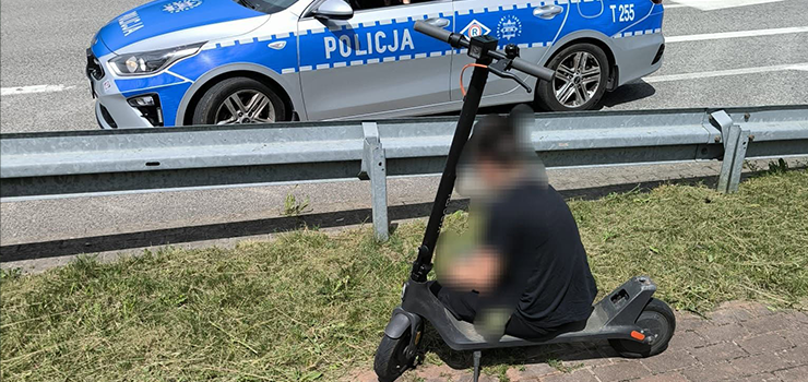 12-latek skontrolowany przez policjantów ruchu drogowego. Jechał bez kasku
