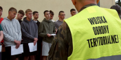 Pierwszy krok do s�u�by. W Braniewie rozpocz�y si� "Wakacje z WOT"