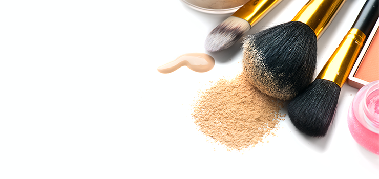 Puder sypki w makija�u – do czego s�u�y i jak go prawid�owo stosowa�?