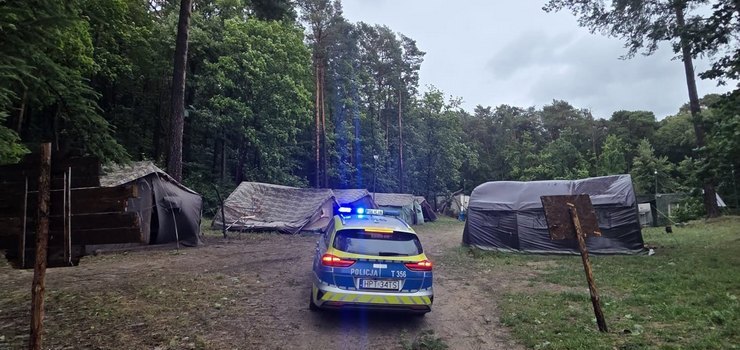Ewakuacja obozu harcerskiego we Fromborku. Silny wiatr uszkodzi� namioty�
