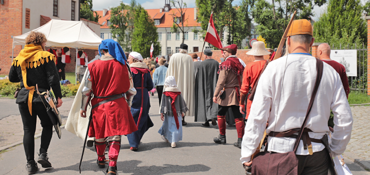 Parada, rycerze i średniowieczny jarmark. Turniej w Elblągu (zobacz zdjęcia)