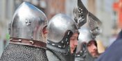 Elbl�g cofn�� si� do 1410 roku. Widowiskowa inscenizacja przed Ratuszem Staromiejskim (zdj�cia)