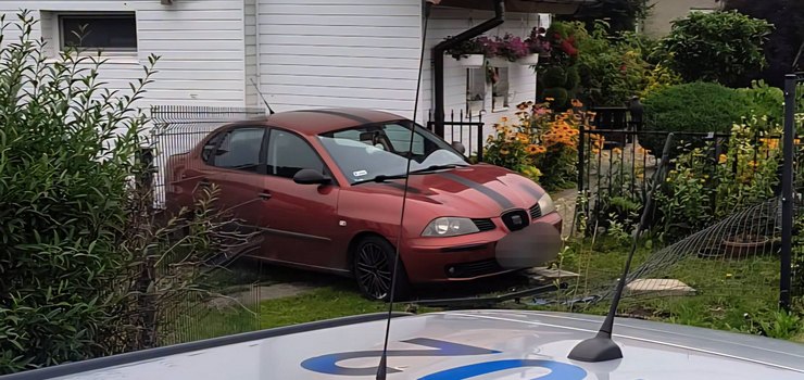 Niebezpieczny fina� jazdy 23-latka. Samochodem wjecha� w budynek