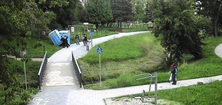 Najpierw korzystaj�, potem przewracaj�. "To zwyk�y wandalizm"