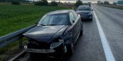 21-letni kieruj�cy niedostosowa� pr�dko�ci i uderzy� w barierki na S7