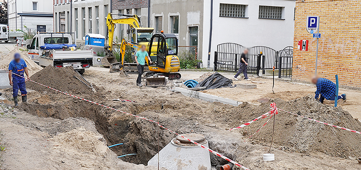 Wieżowa: W trakcie robót stwierdzono zły stan techniczny istniejącej kanalizacji i jej niezgodność ze stanem na mapach