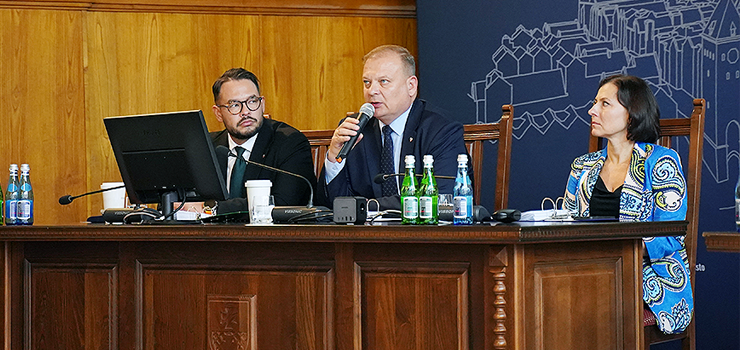 Spór o współpracę z Tarnopolem? Radni PiS na znak protestu opuścili salę