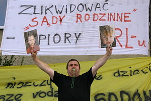 Ojcowie z caej Polski protestowali pod elblskim sdem