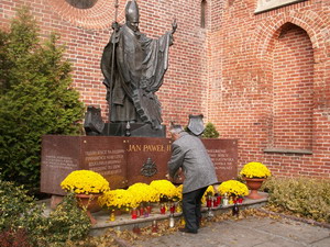 Prezydent odwiedzi elblskie cmentarze