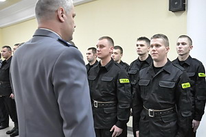 Trzech nowych policjantw w elblskiej Komendzie