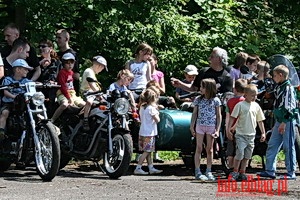 Na motocyklach przywioz dzieciom prezenty