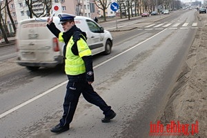 Pijany 16-latek jedzi poyczonym seatem po ulicach starwki