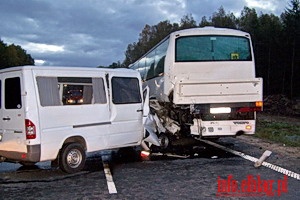Niemiecki bus uderzy w rosyjski autokar – 2 osoby ranne