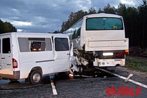 Niemiecki bus uderzył w rosyjski autokar – 2 osoby ranne