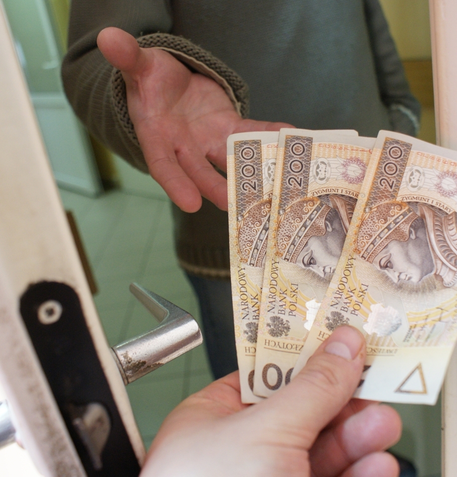 Elblg: Prbowali wyudzi pienidze od starszej kobiety