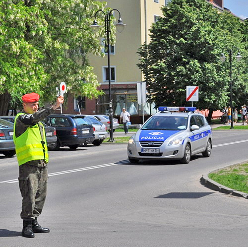 Jakie s uprawnienia andarmerii Wojskowej wobec osb cywilnych?