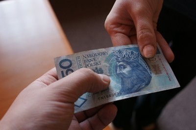 Drukowa pienidze i nimi paci