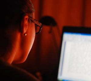 Znajomoci internetowe niekiedy mog spowodowa „przewietrzenie” portfela