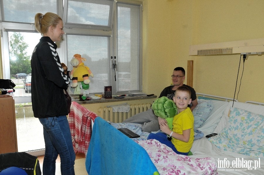 Zawodniczki Startu Elbląg z wizytą u małych pacjentów WSZ w Elblągu, fot. 5