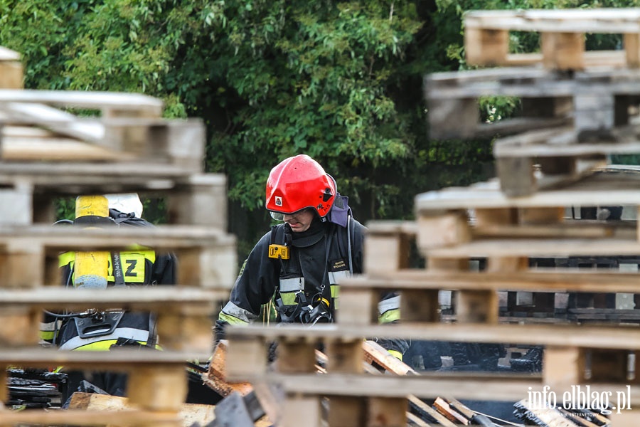 Pożar przy zakładzie meblowym - ul.Piławska, fot. 8