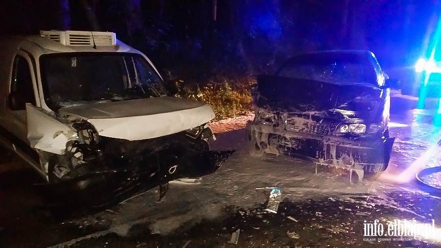 Czoowe zderzenie na drodze Sztutowo - Kty Rybackie, fot. 5